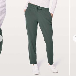 Lululemon on the fly pants size 6